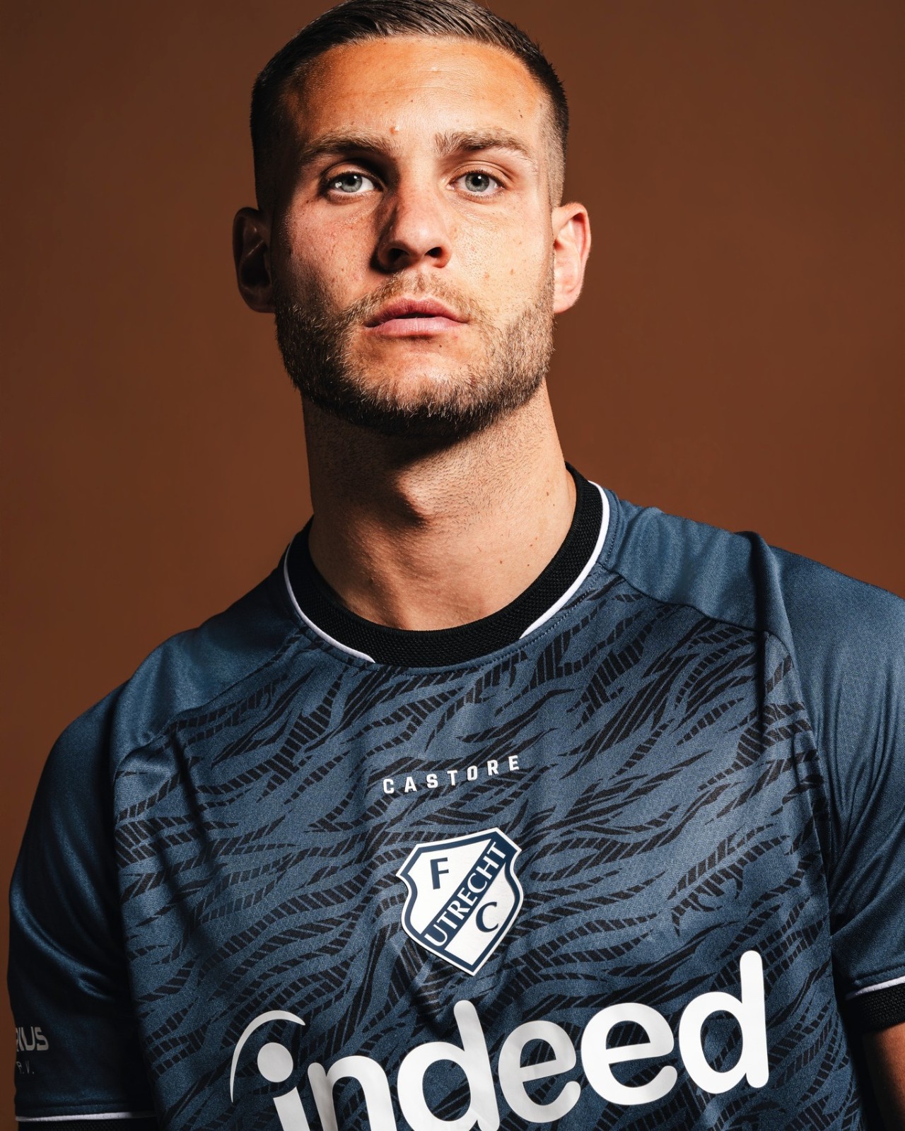 La maglia away dell'FC Utrecht 2026-2027 contiene una stampa tigrata