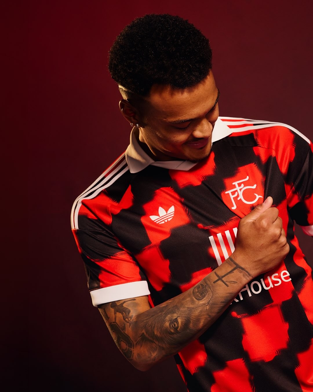 Maglie del Fulham FC 2026-2027 con un look retrò!