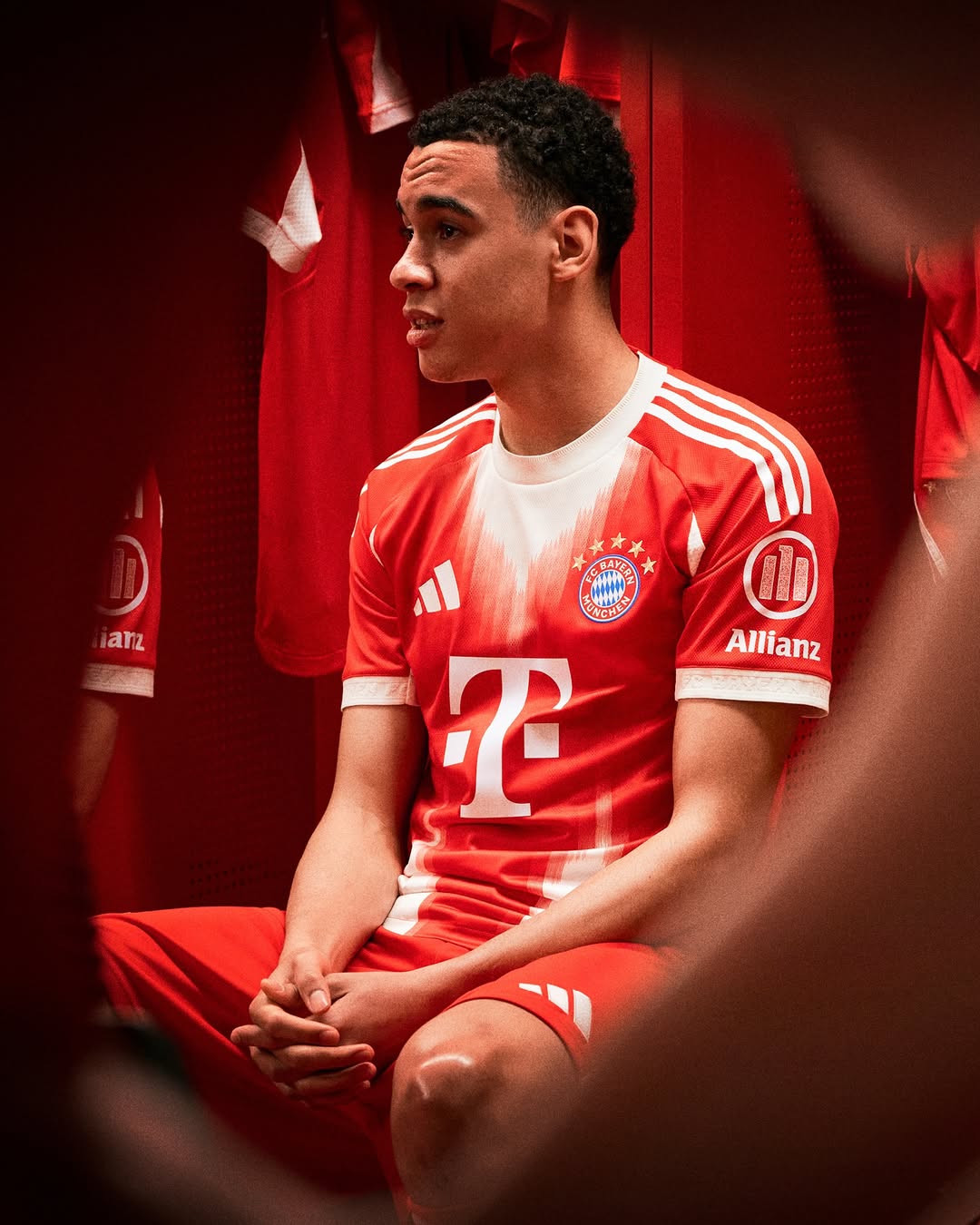 Maglia home Bayern Monaco 2025-2026, un omaggio alla città!