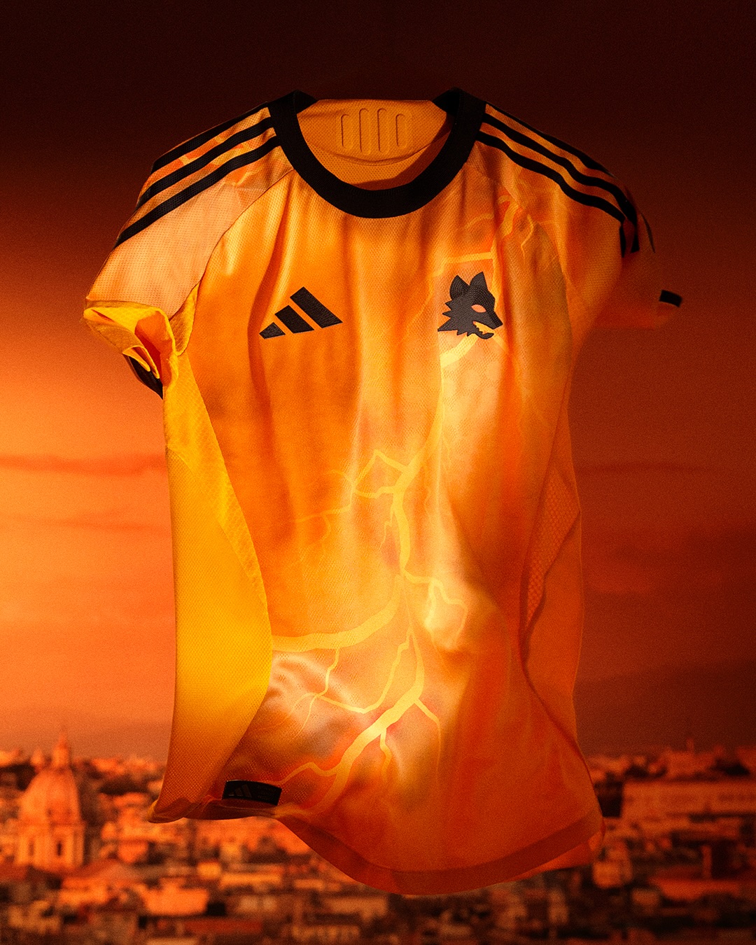Maglia away dell'AS Roma 2025-2026: arancione con i fulmini di Marte