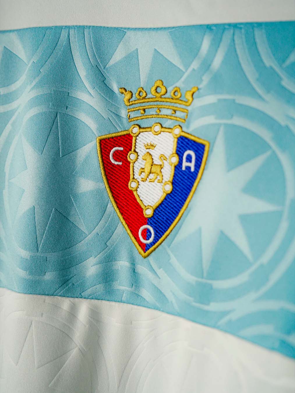 Maglie del CA Osasuna 2026-2027 firmate Macron