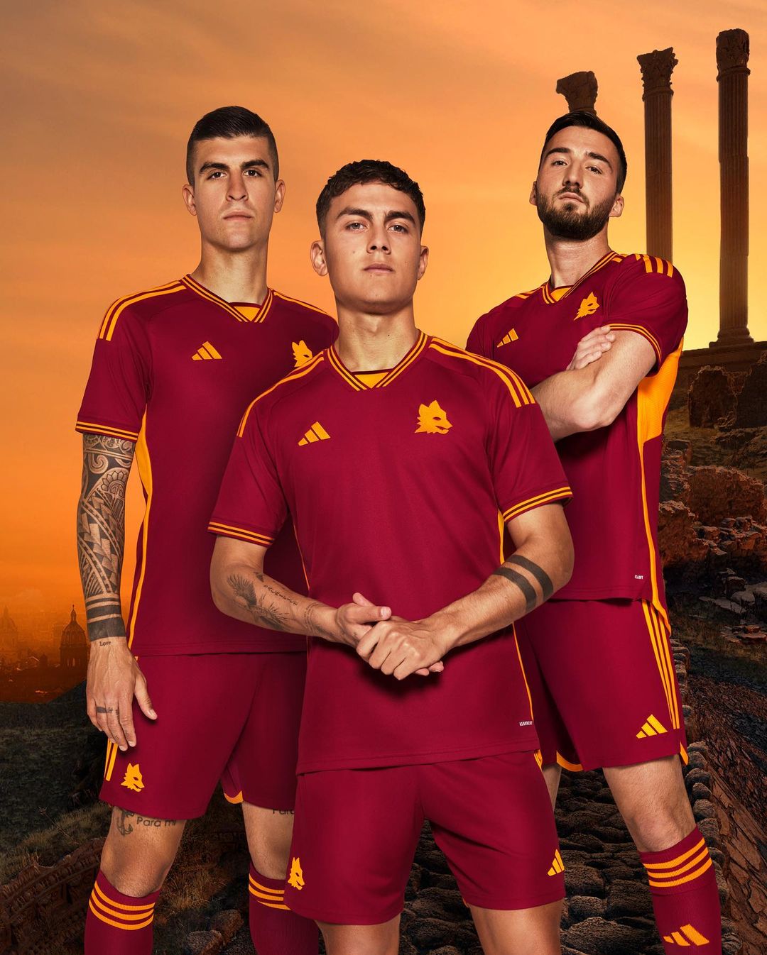Maglia home della AS Roma 2023-2024: il ritorno di adidas trent anni dopo
