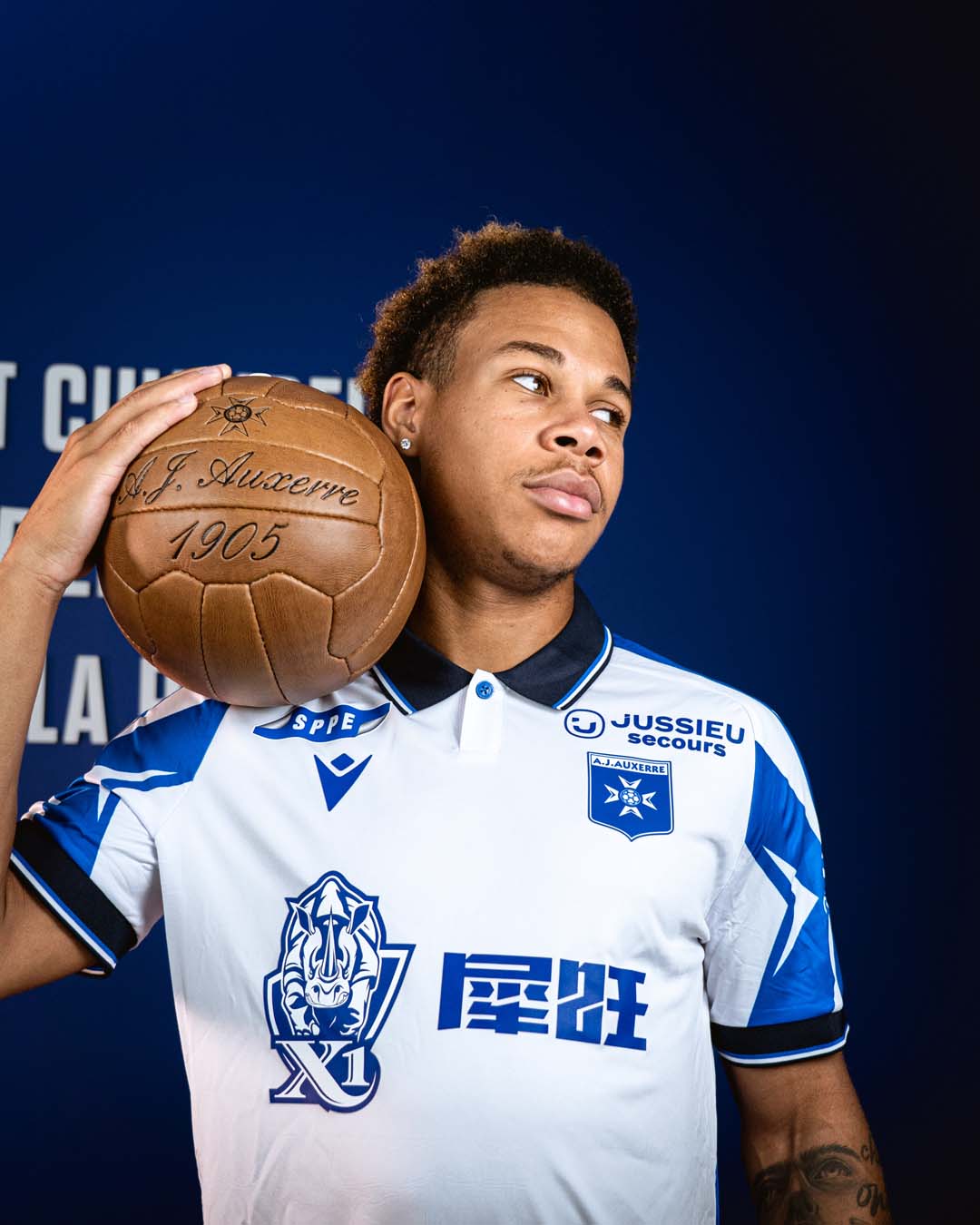Maglia home dell'AJ Auxerre 2026-2027: omaggio al double del 1996