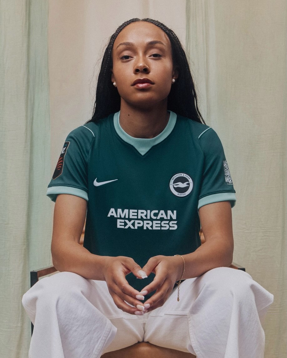 Maglie Brighton & Hove Albion 2026-2027 ispirate alle maglie del 1983