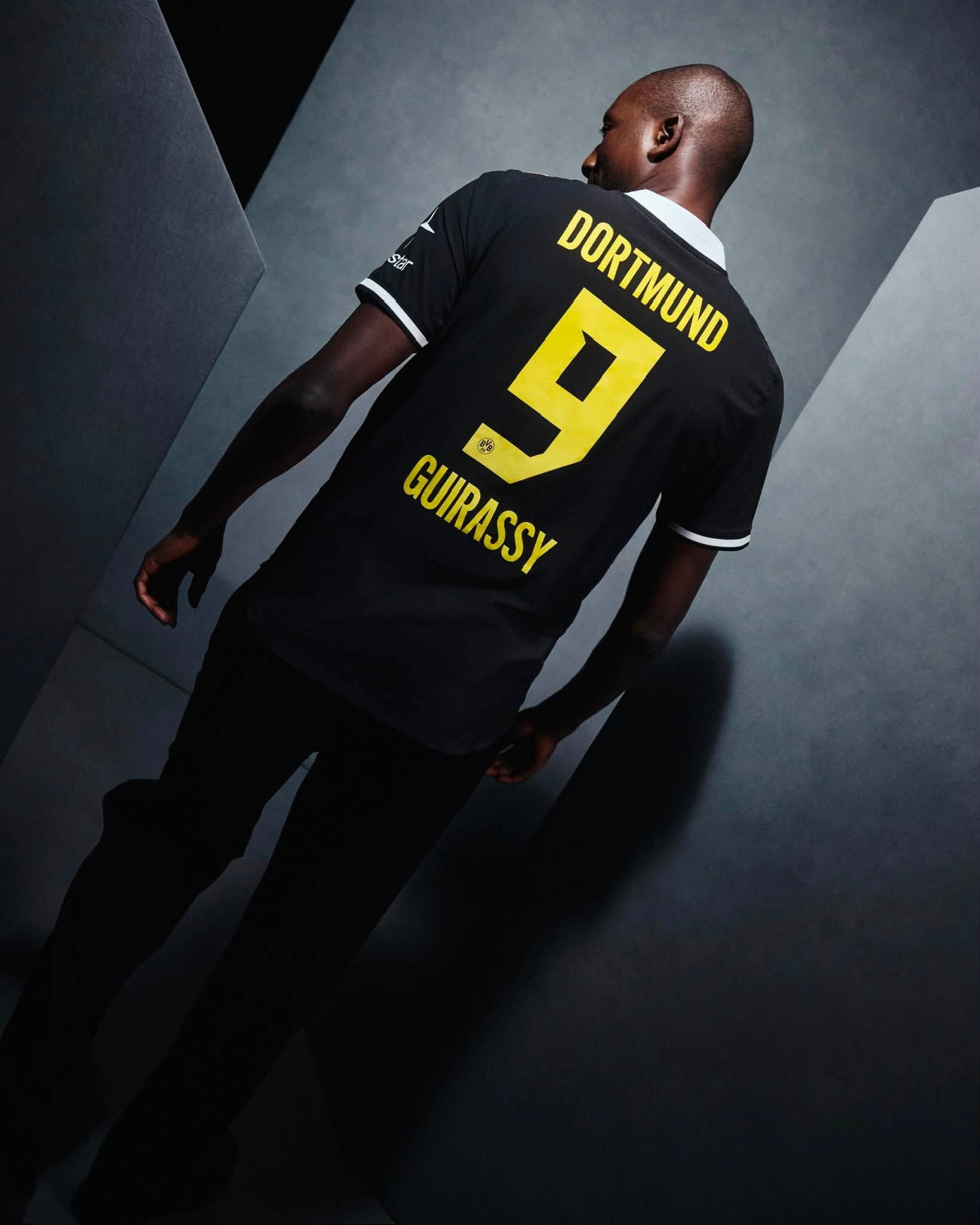 Maglia away nera del Borussia Dortmund 2026-2027, omaggio ai tifosi!