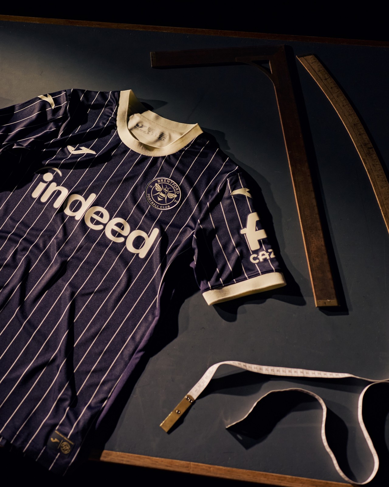 Le maglie del Brentford 2026-2027 con il nuovo sponsor