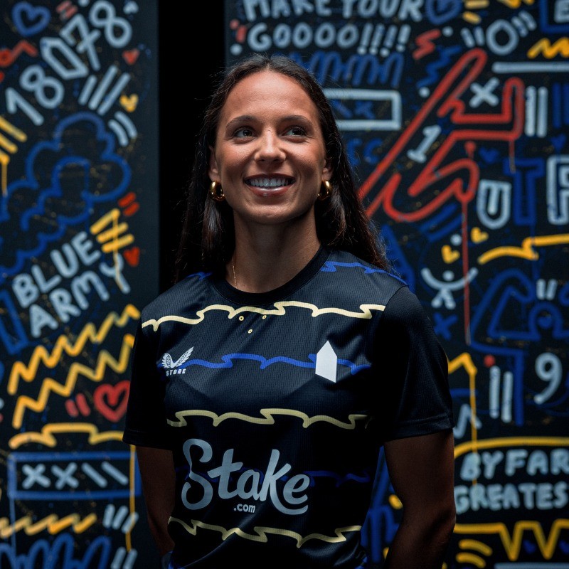 Le maglie dell'Everton 2025-2026 rendono omaggio al nuovo stadio e ai docklands!