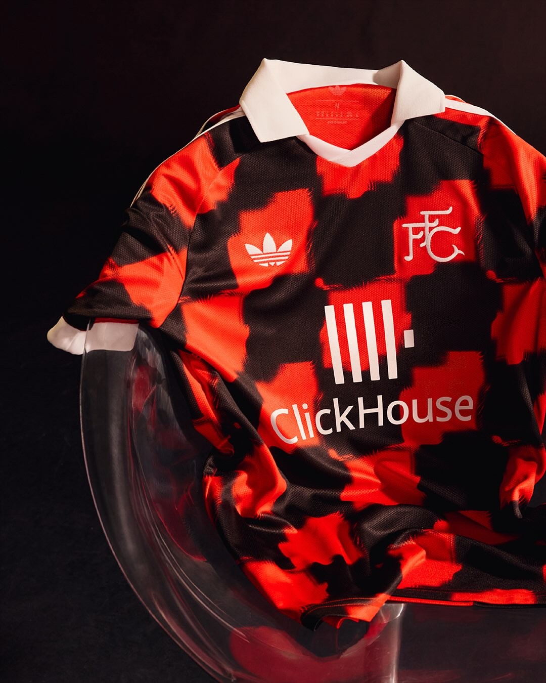 Maglie del Fulham FC 2026-2027 con un look retrò!