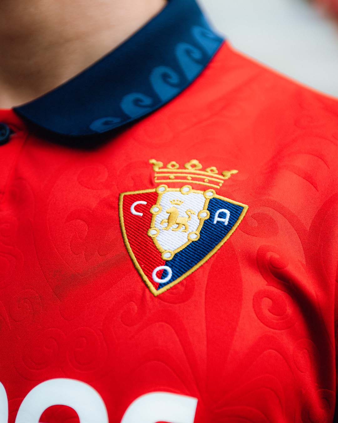 Maglie del CA Osasuna 2026-2027 firmate Macron
