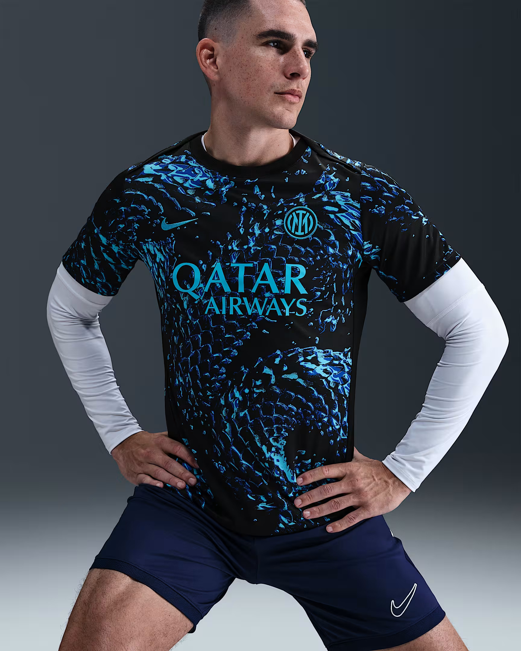 Maglia da riscaldamento dell'Inter 2025-2026: la pelle del Biscione secondo Nike