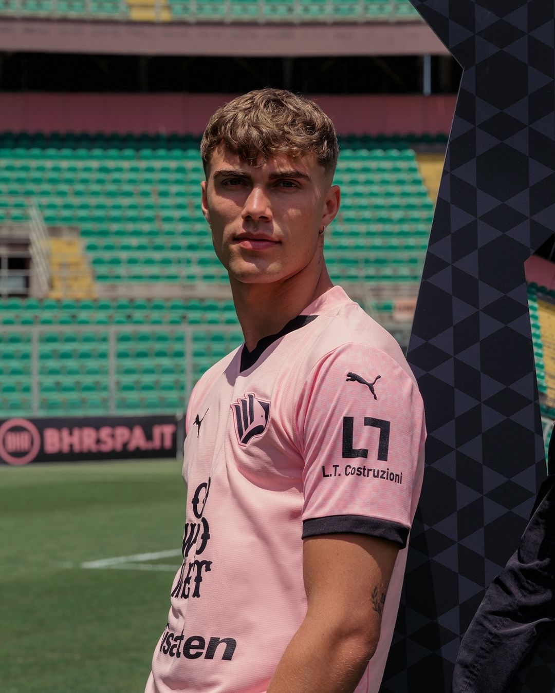 Maglie del Palermo 2024-2025: Puma tra rosanero, oro e Mediterraneo