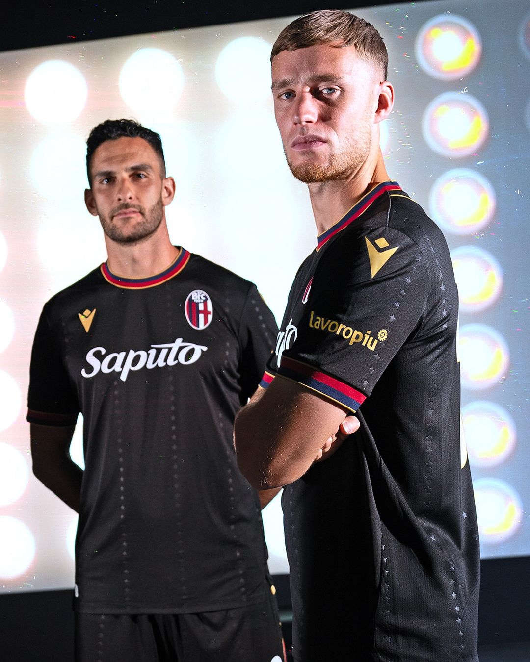 Maglia Champions League del Bologna 2024-2025: il nero e oro di Macron