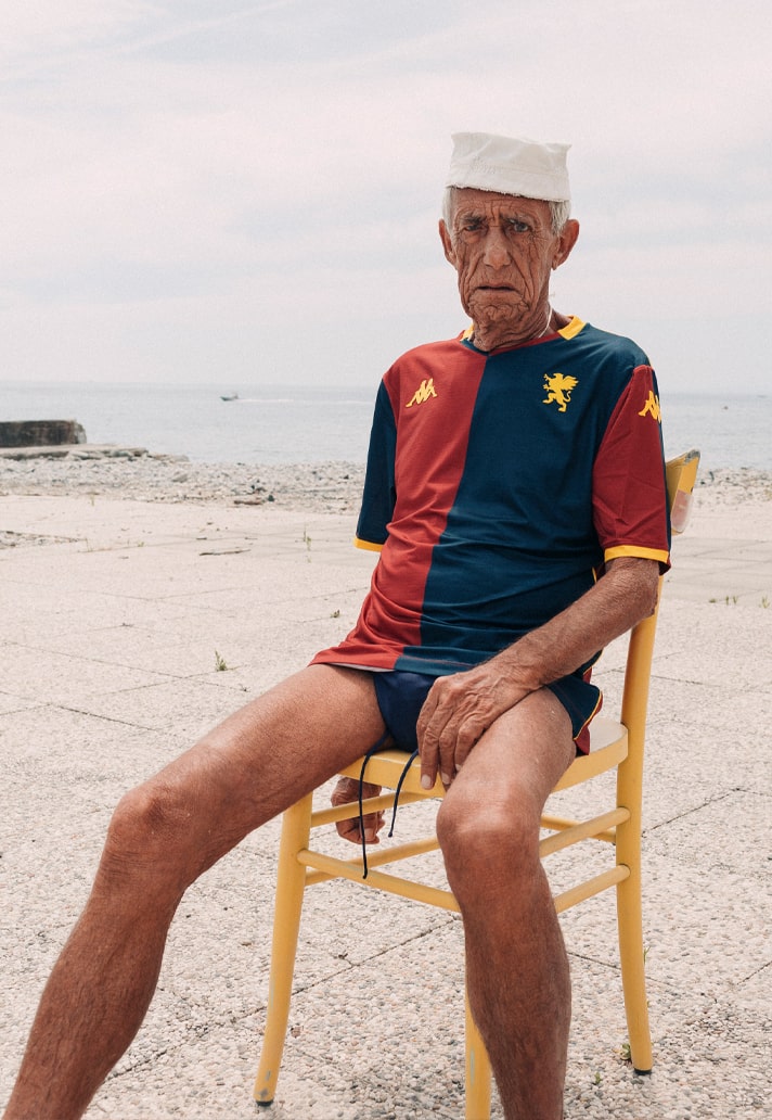 Maglie del Genoa CFC 2025-2026: stemma scomposto, Croce di San Giorgio e inno