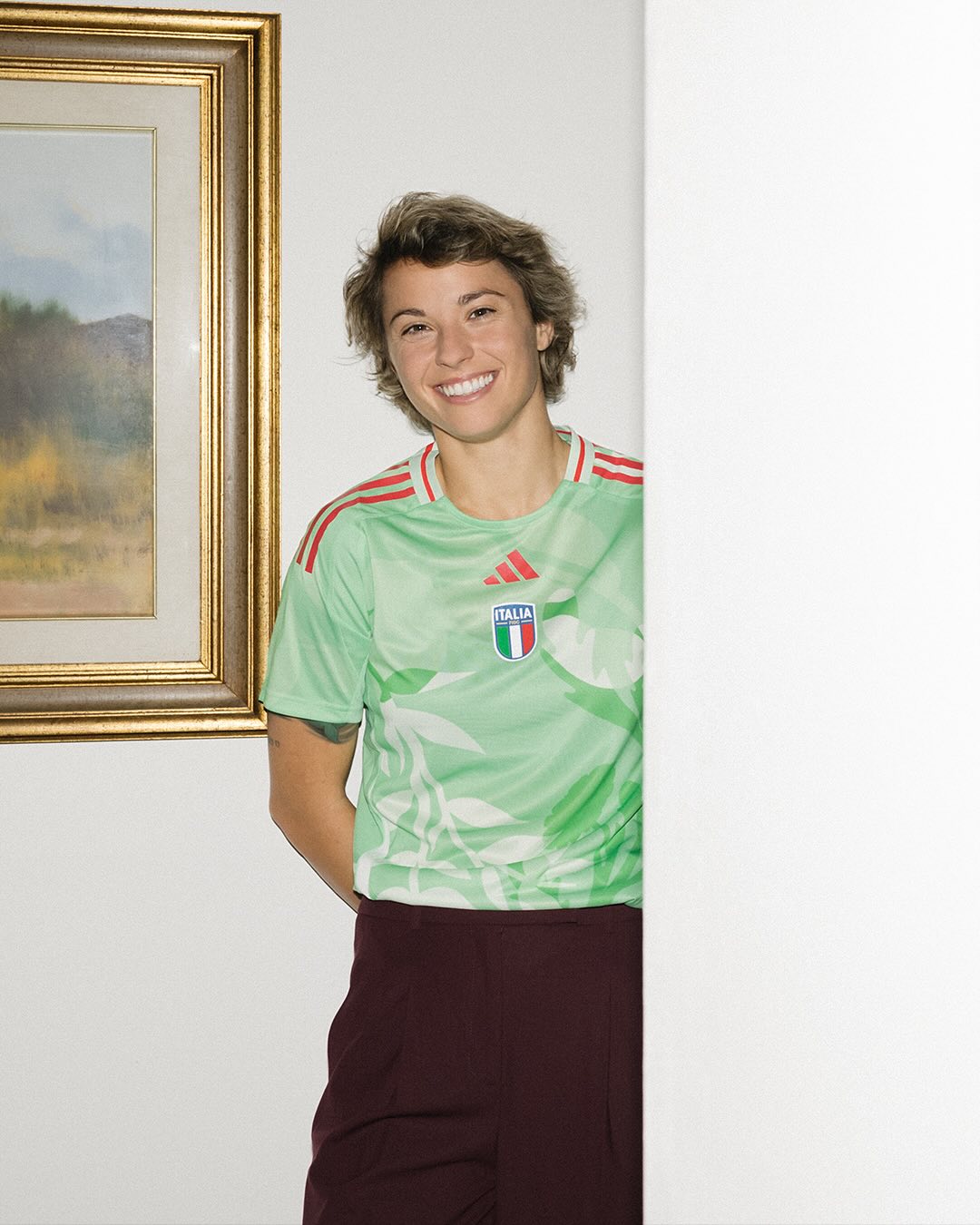 Maglie dell'Italia femminile per Euro 2025: il DNA azzurro e il Rinascimento