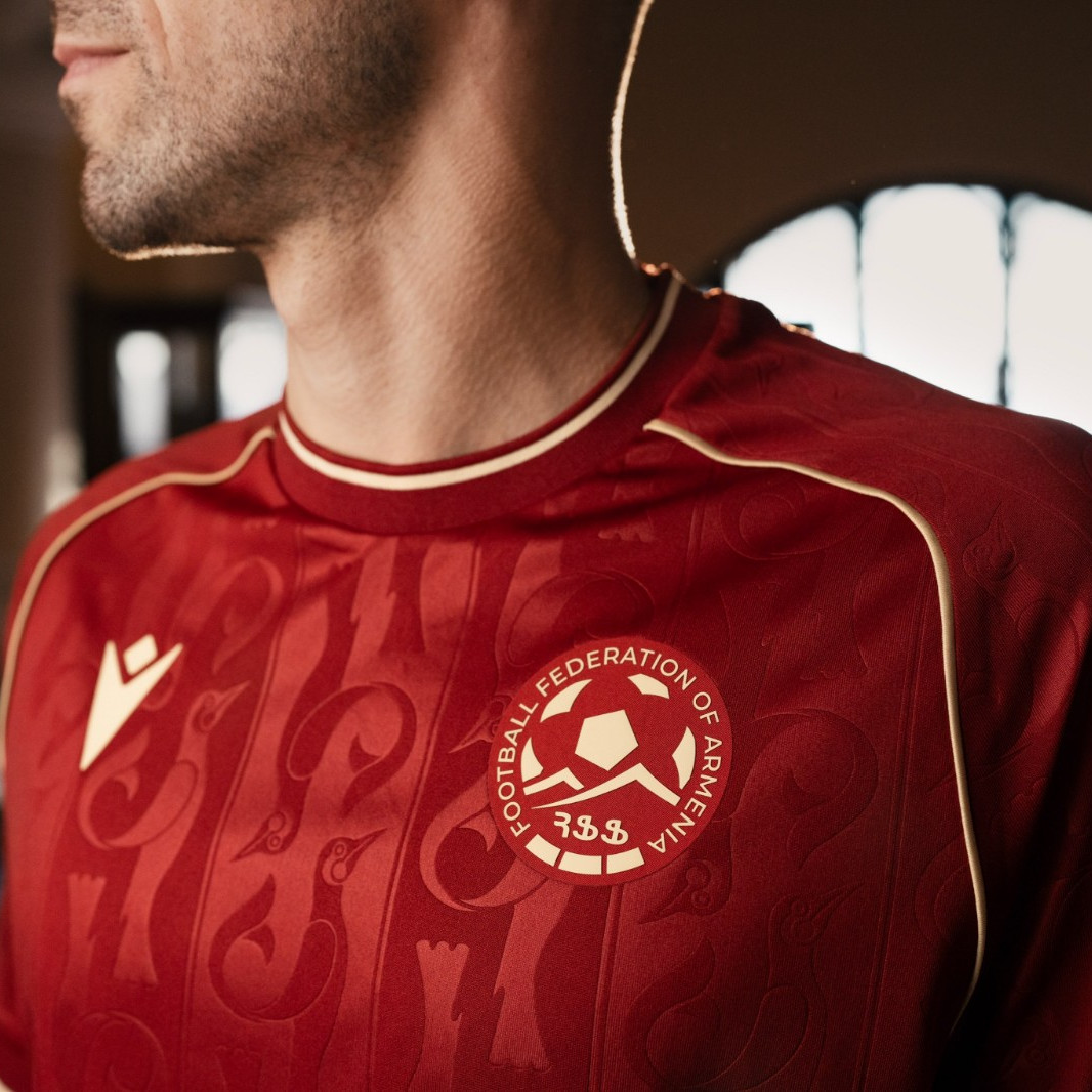 Maglie Armenia 2026-2027 ispirate ad antichi manoscritti
