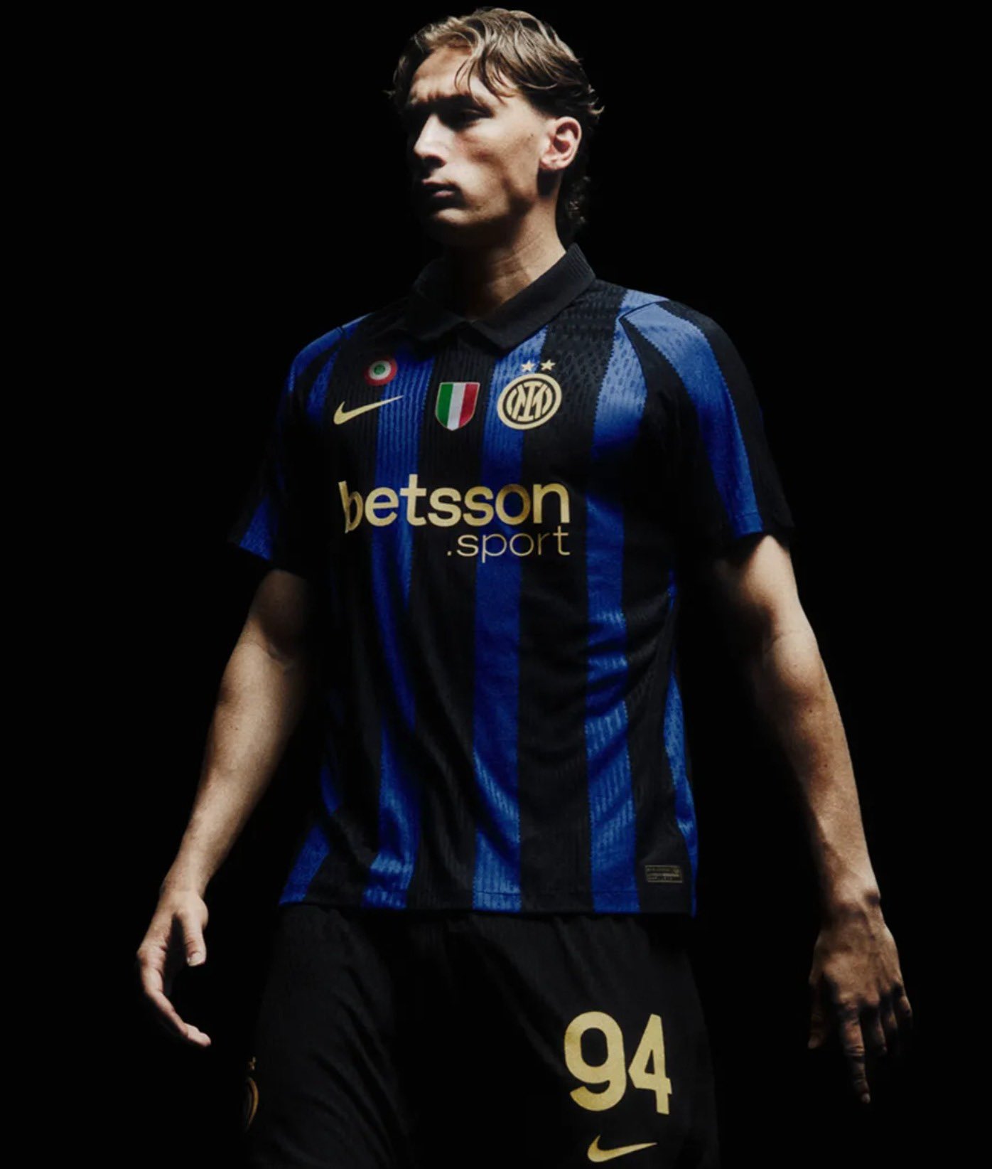 Maglia home dell’Inter 2026-2027: «Timeless elegance» e il ritorno del colletto polo