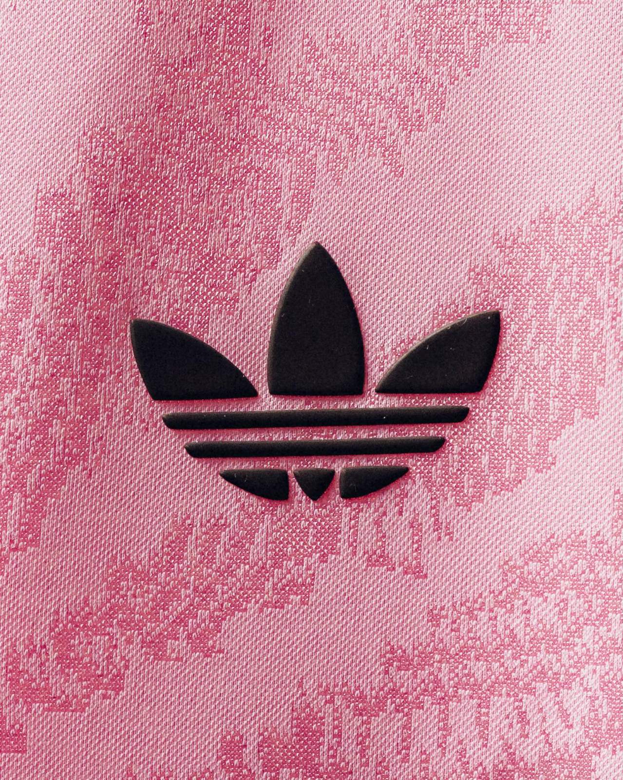 La maglia away rosa della Juventus 2026-2027 ispirata alla prima maglia del club