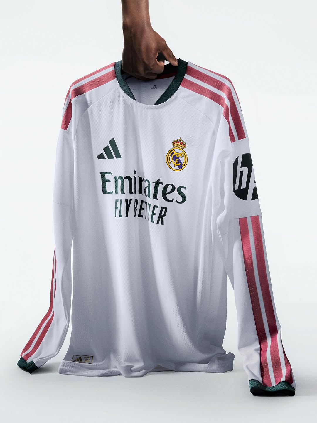 Maglia home Real Madrid 2026-2027 omaggio allo stemma!