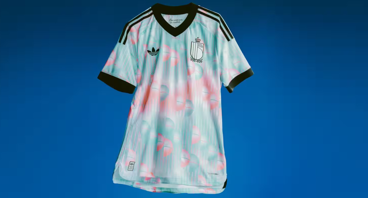Maglia away Belgio Mondiali 2026, omaggio a Magritte!