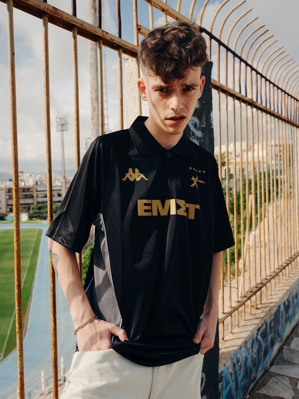 La terza maglia dell'Athens Kallithea 2026-2027 è nera con dettagli dorati!