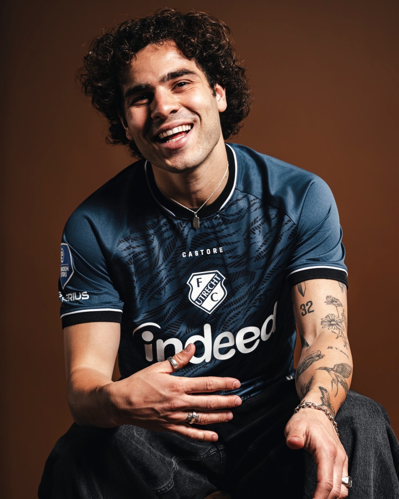 La maglia away dell'FC Utrecht 2026-2027 contiene una stampa tigrata