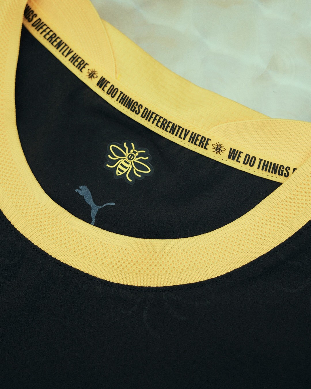 Maglia away del Manchester City 2026-2027 nel segno della Worker Bee