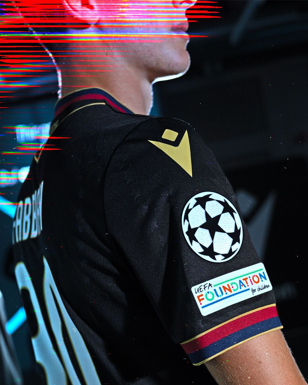 Maglia Champions League del Bologna 2024-2025: il nero e oro di Macron