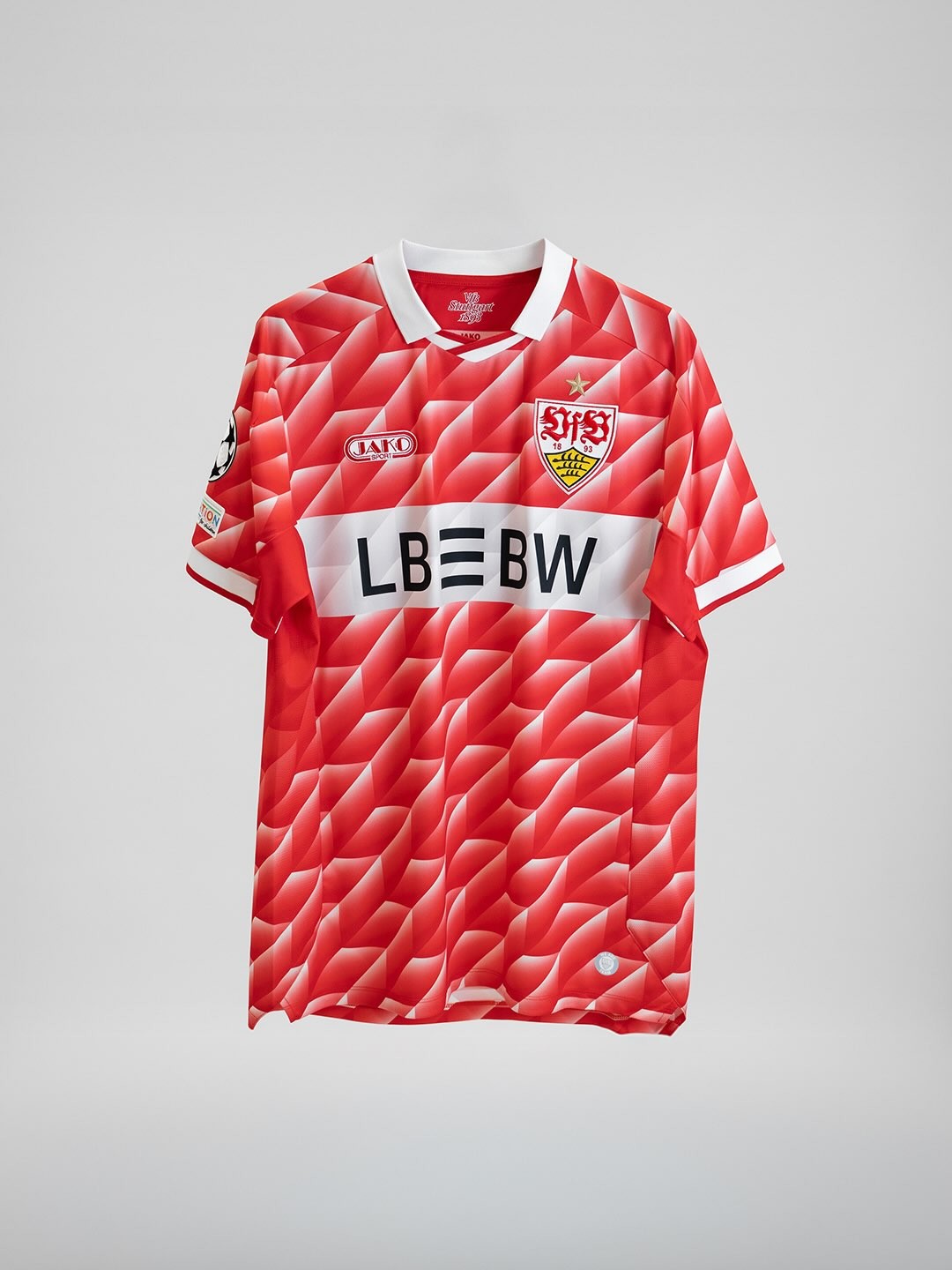 Con queste maglie il VfB Stuttgart gioca le partite di Champions League nel 2026-2027