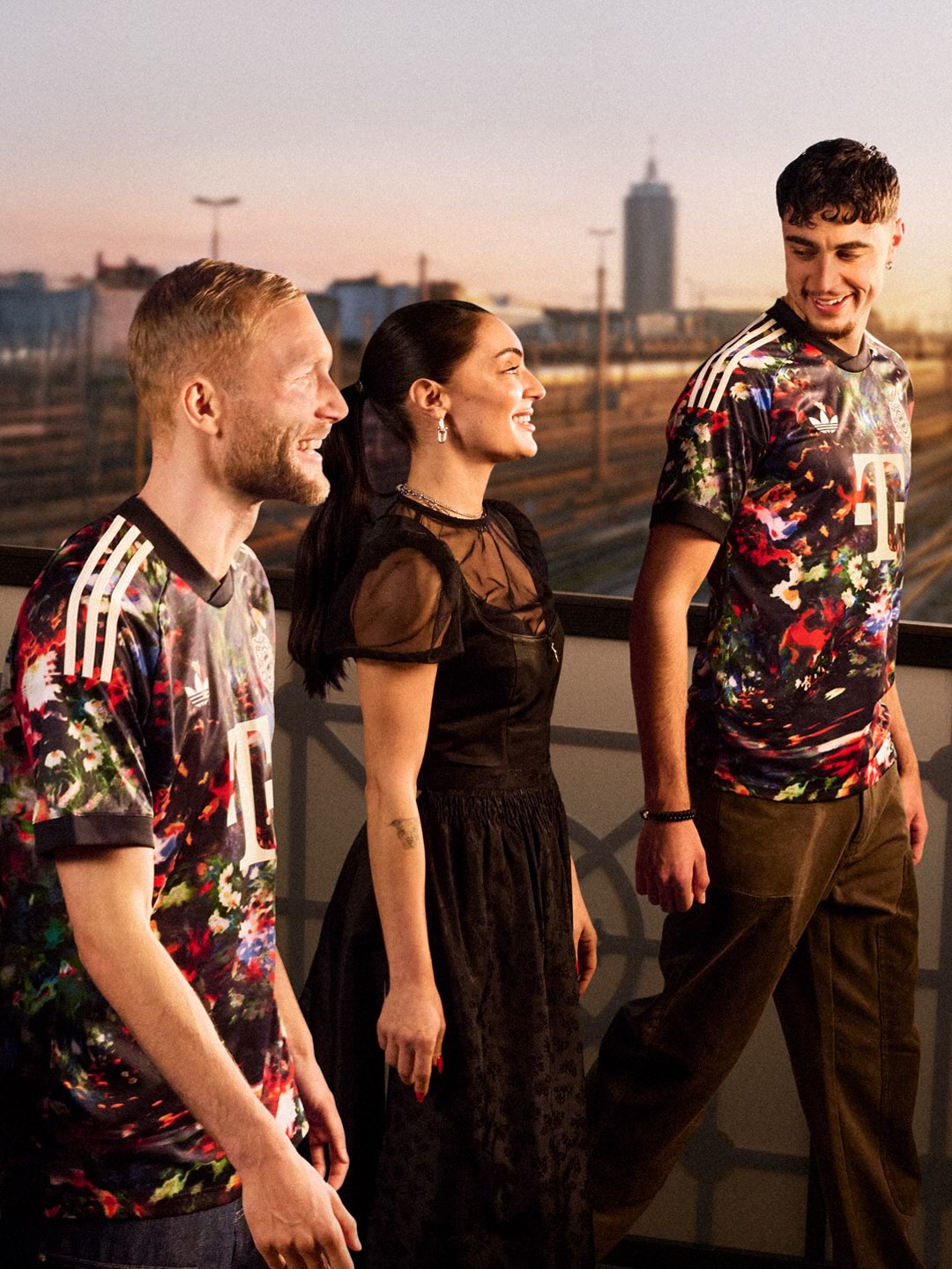 Maglia Oktoberfest del Bayern Monaco 2026-2027 con motivo floreale