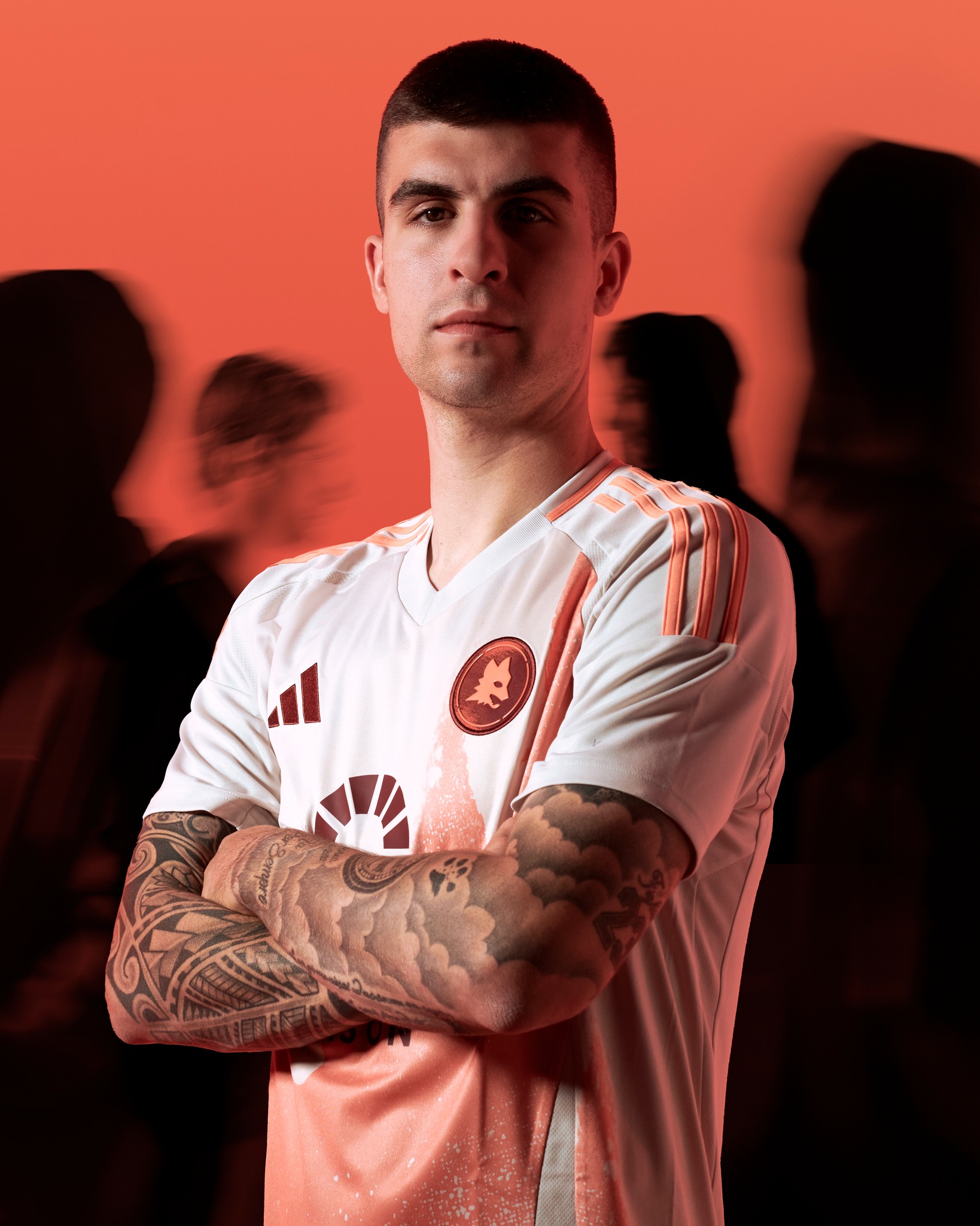 Maglia away dell’AS Roma 2024-2025: i graffiti del Testaccio