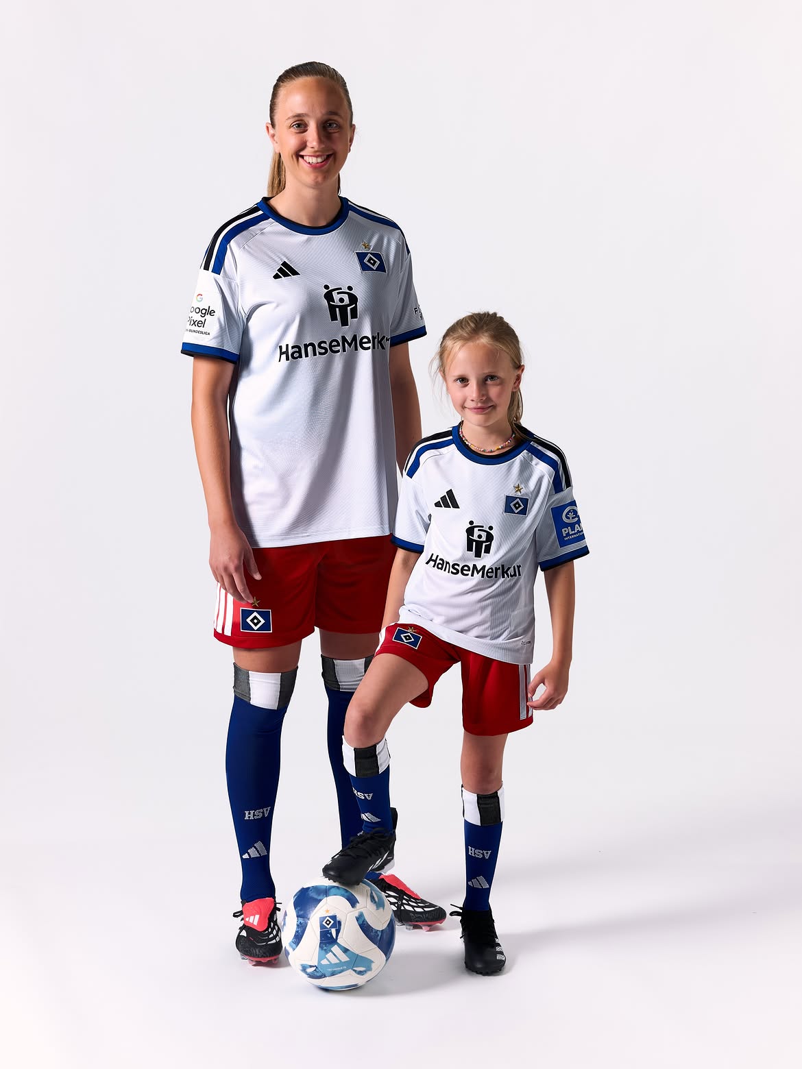 Le maglie dell'Hamburger SV 2026-2027 sono un omaggio al Volksparkstadion