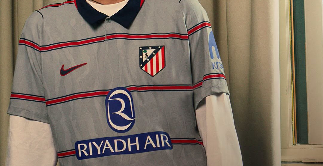 La terza maglia dell'Atlético Madrid 2026-2027 è grigia con dettagli nei colori del club