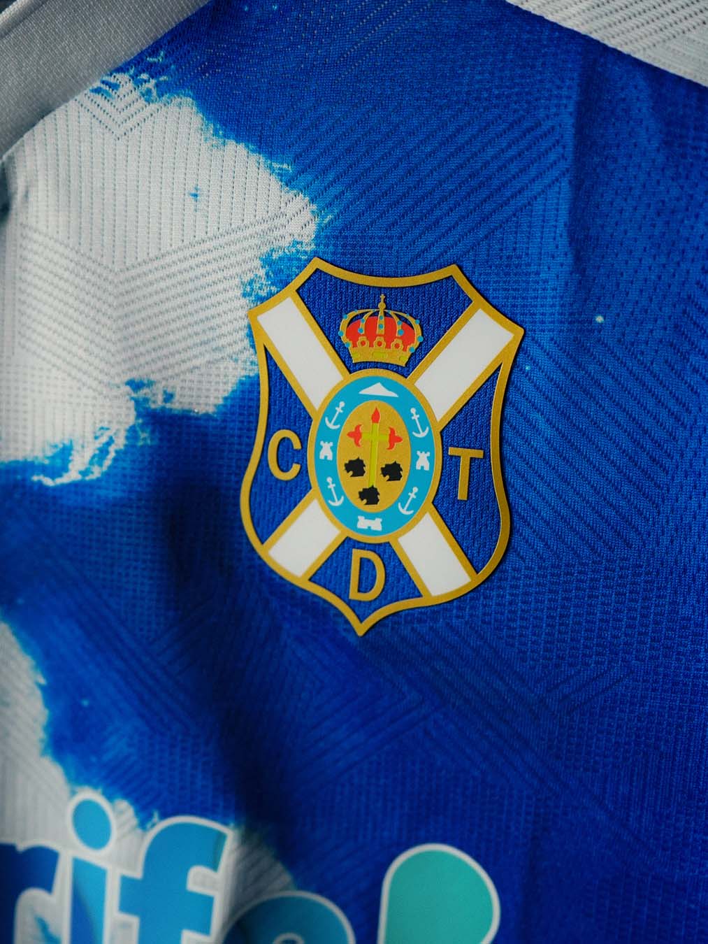 Maglie del CD Tenerife 2026-2027: omaggio all'oceano Atlantico