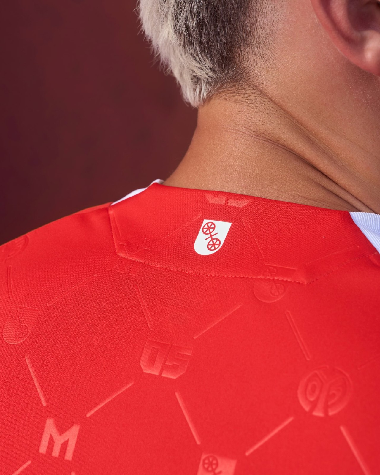 Le maglie FSV Mainz 05 2026-2027 sono ricche di dettagli del club