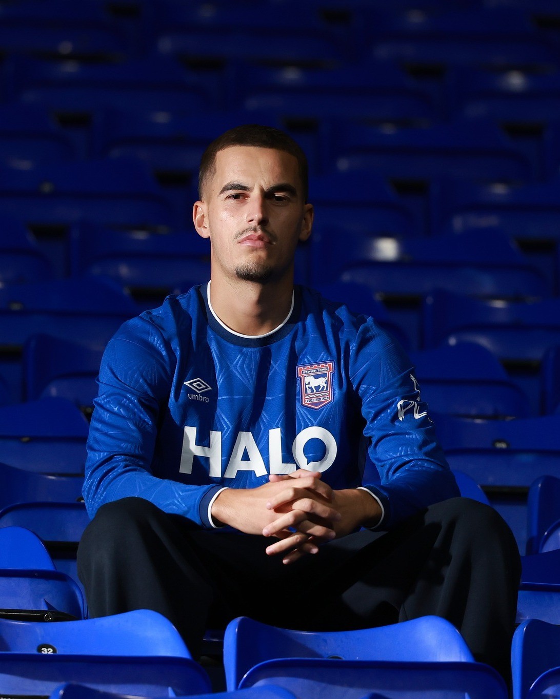 Maglie dell'Ipswich Town 2026-2027: omaggio a Portman Road e al classico del 1996