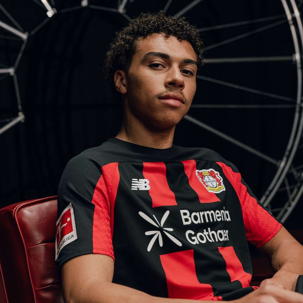Le maglie del Bayer Leverkusen 2026-2027 ispirate alla BayArena e alla 'City of Colours'