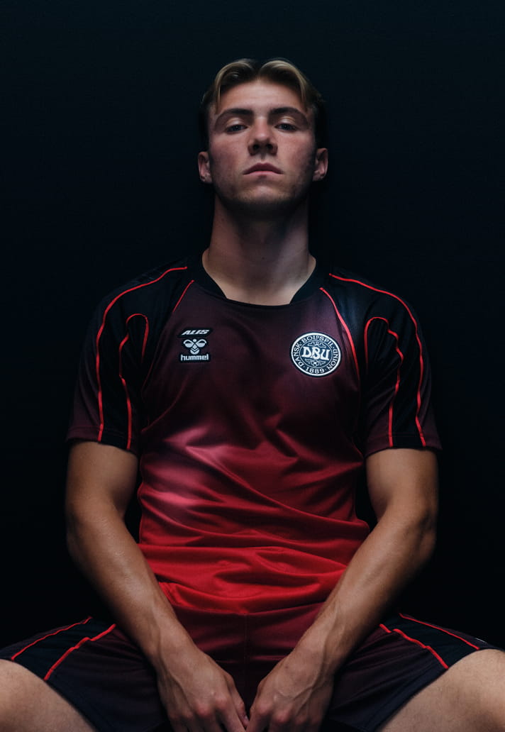 Danimarca, hummel e ALIS lanciano la maglia speciale Echoes of Denmark 2026