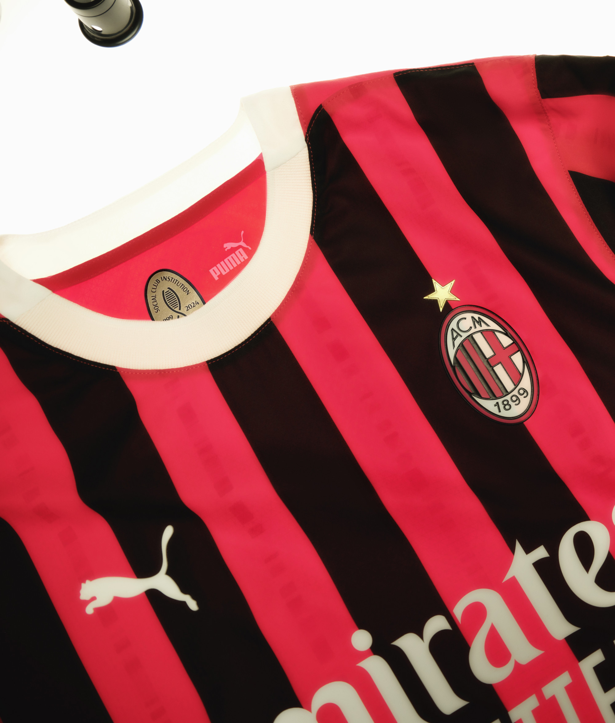 Maglia home del Milan 2024-2025: Made with Milanismo per i 125 anni