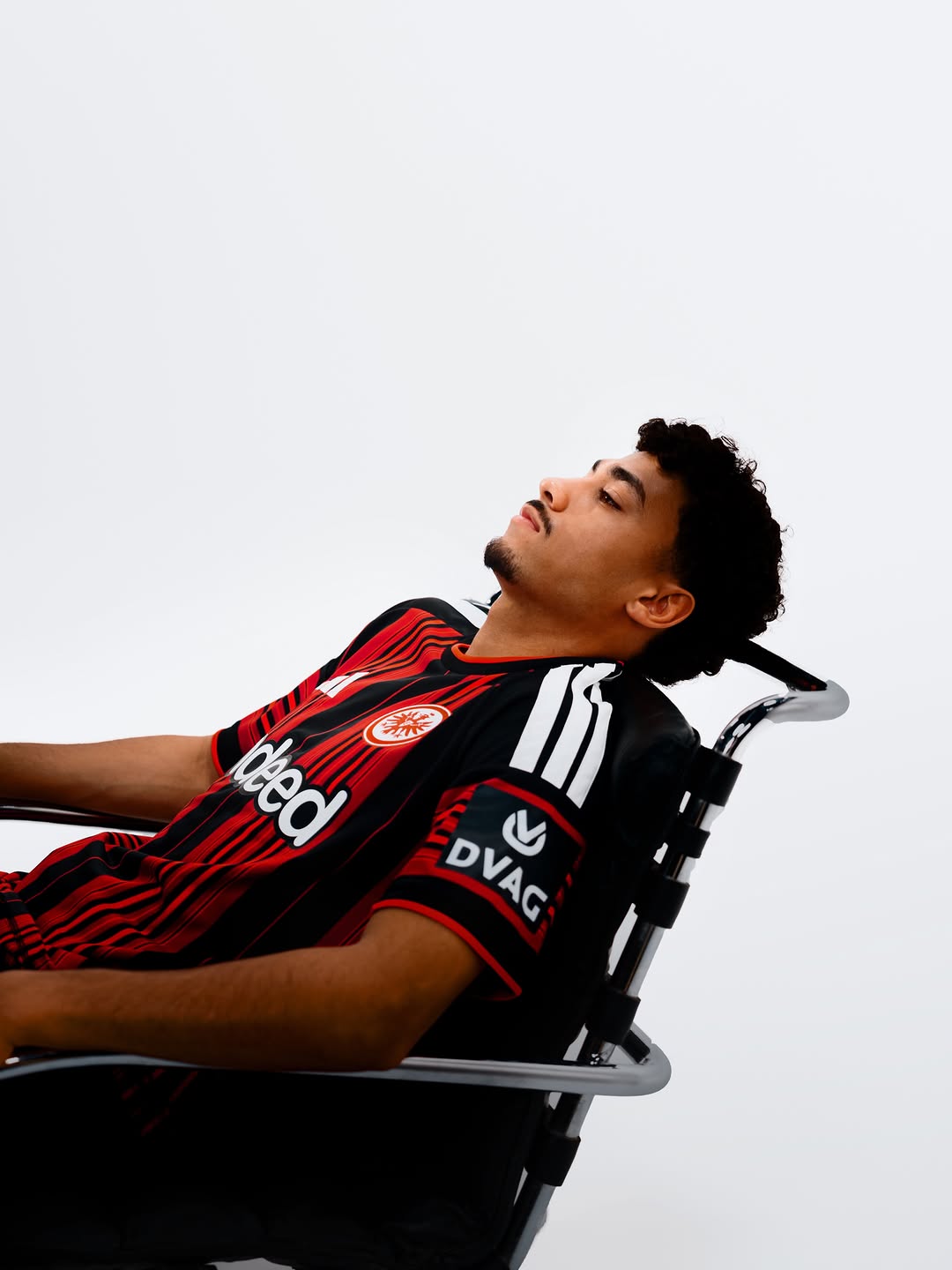Maglia home Eintracht Frankfurt 2026-2027 con un twist moderno!