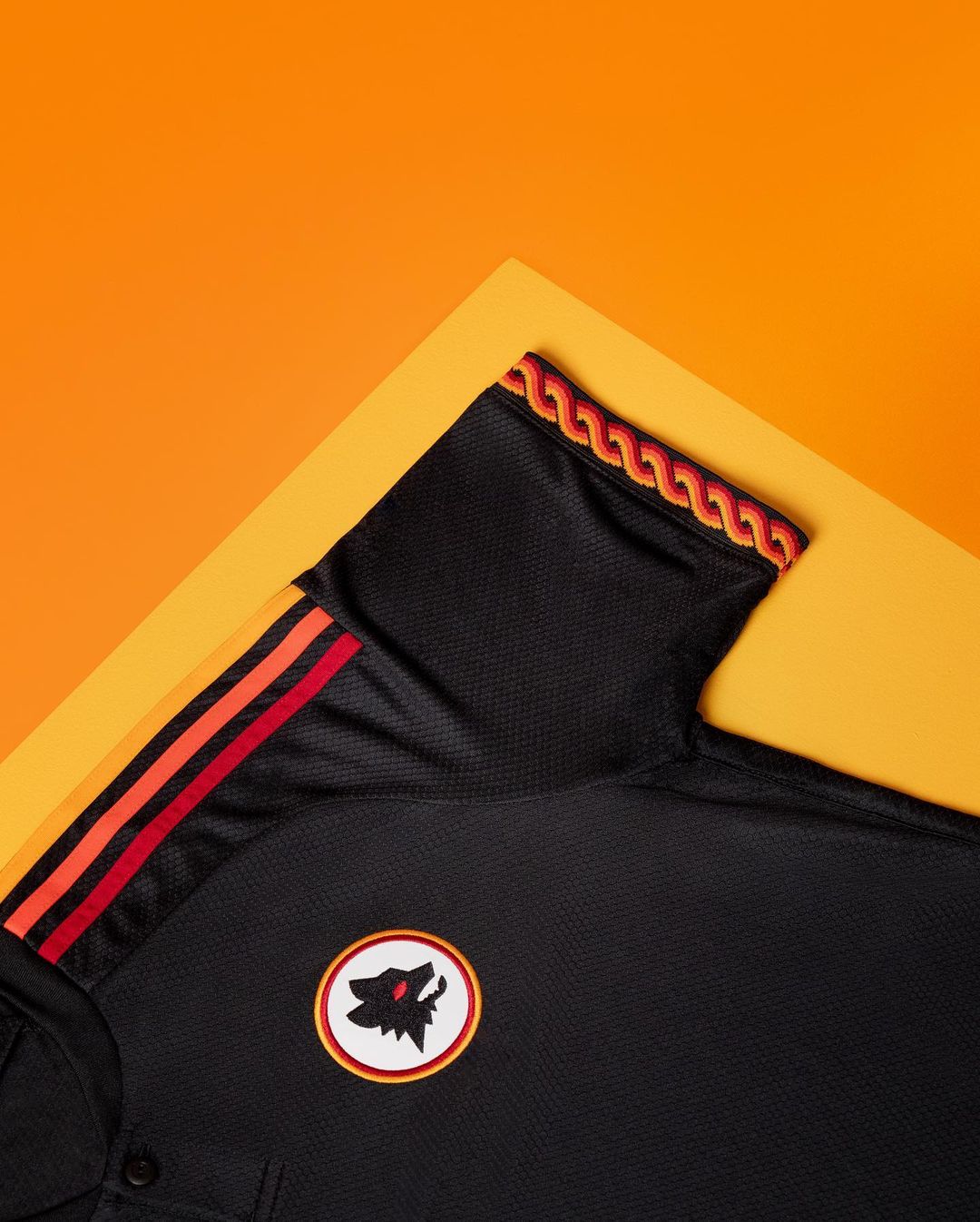 Terza maglia della AS Roma 2023-2024: «Eternal love» firmata adidas