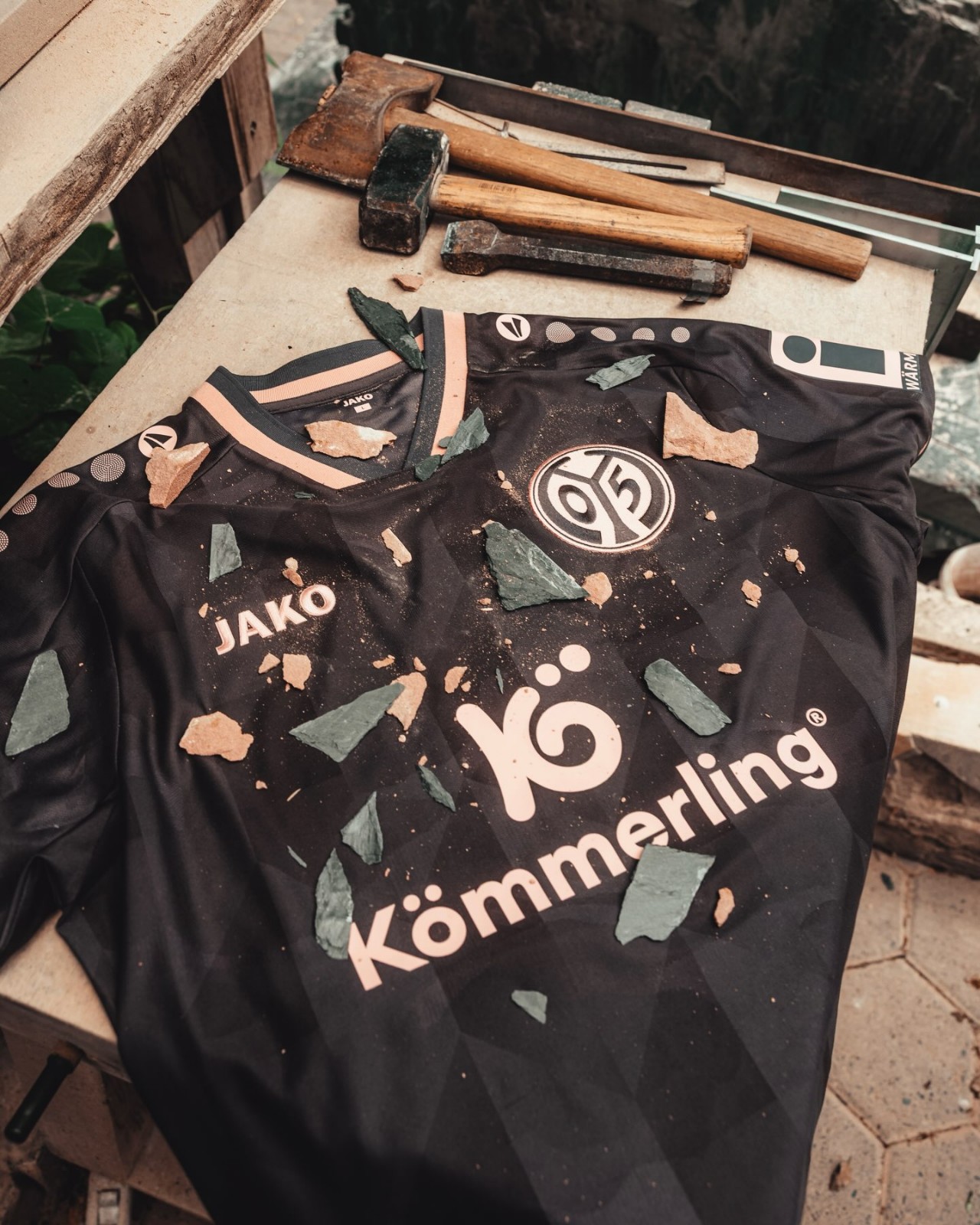 Le maglie FSV Mainz 05 2026-2027 sono ricche di dettagli del club