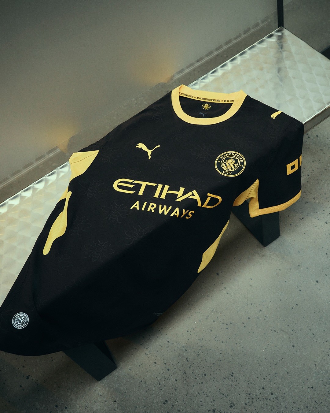 Maglia away del Manchester City 2026-2027 nel segno della Worker Bee