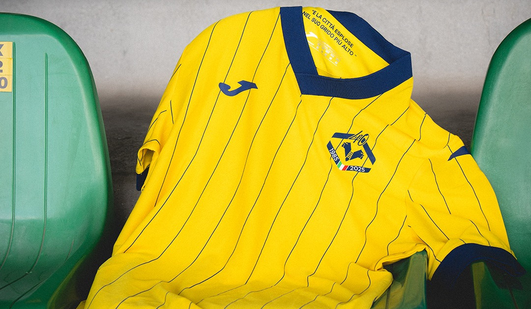 Hellas Verona lancia maglia veertig jarig jubileum Scudetto