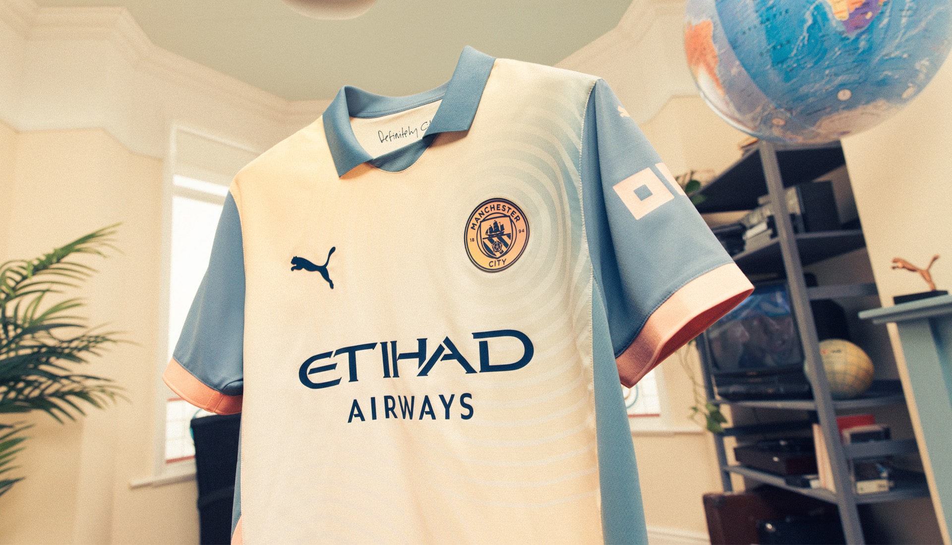 Manchester City quarta maglia 2024-2025