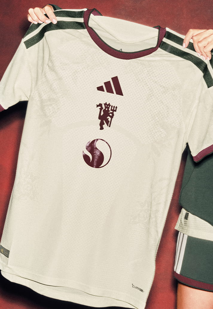 Terza maglia Manchester United 2026-2027 off white omaggio a Greater Manchester