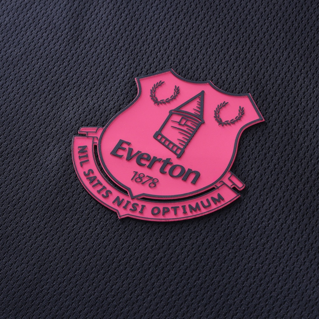 Le maglie dell'Everton 2025-2026 rendono omaggio al nuovo stadio e ai docklands!