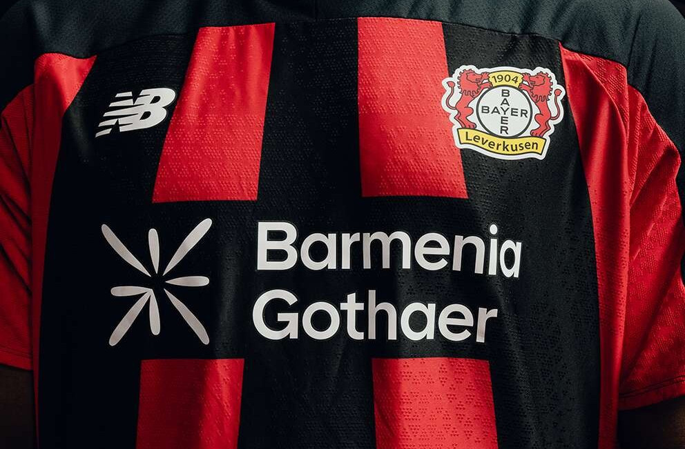 Le maglie del Bayer Leverkusen 2026-2027 ispirate alla BayArena e alla 'City of Colours'