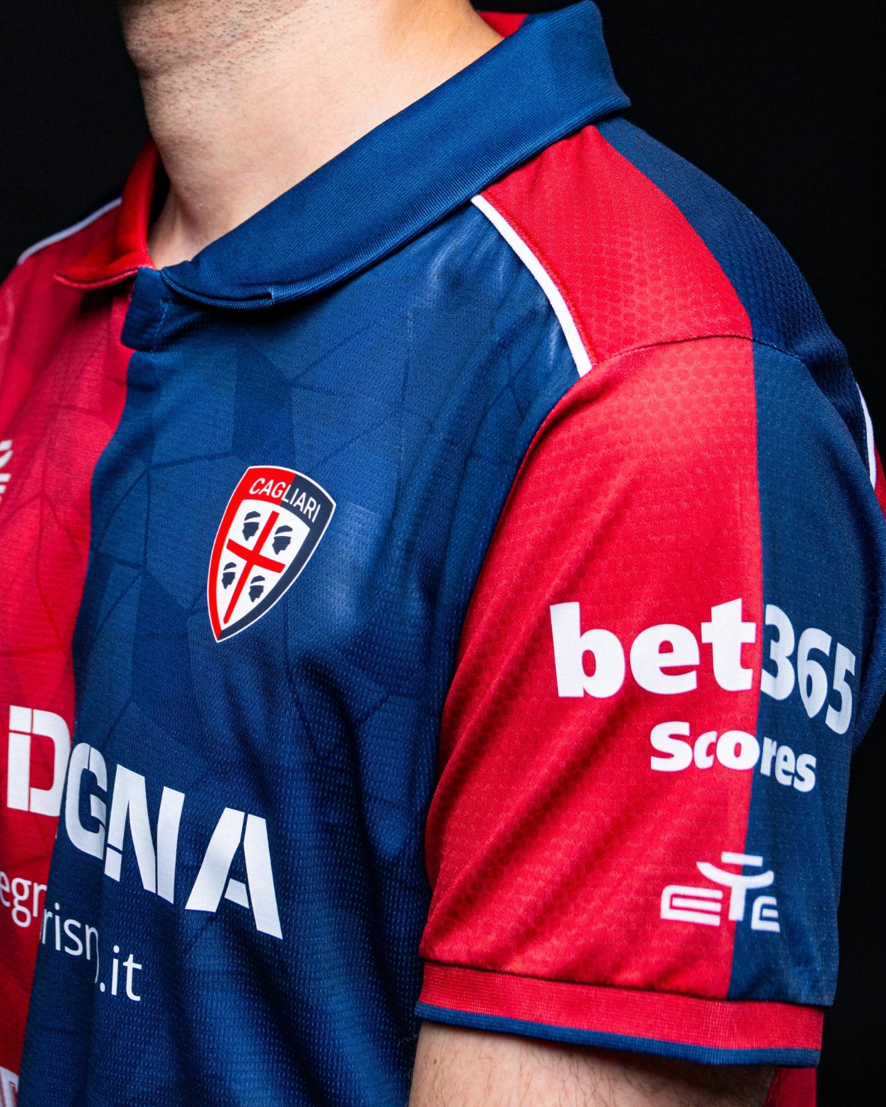 Ecco le maglie del Cagliari Calcio 2026-2027