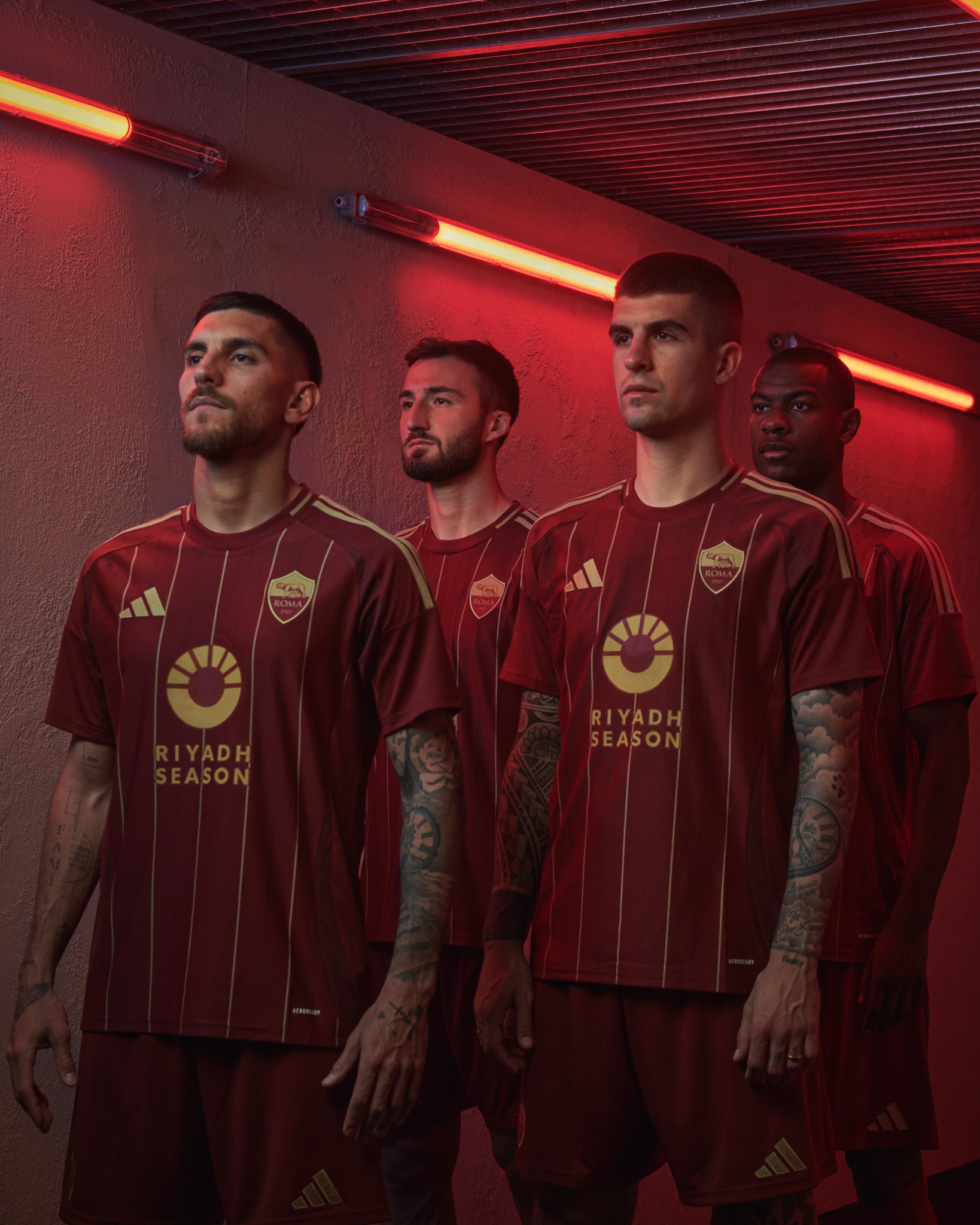 Maglia home della AS Roma 2024-2025: l’oro dei biglietti del Campo Testaccio