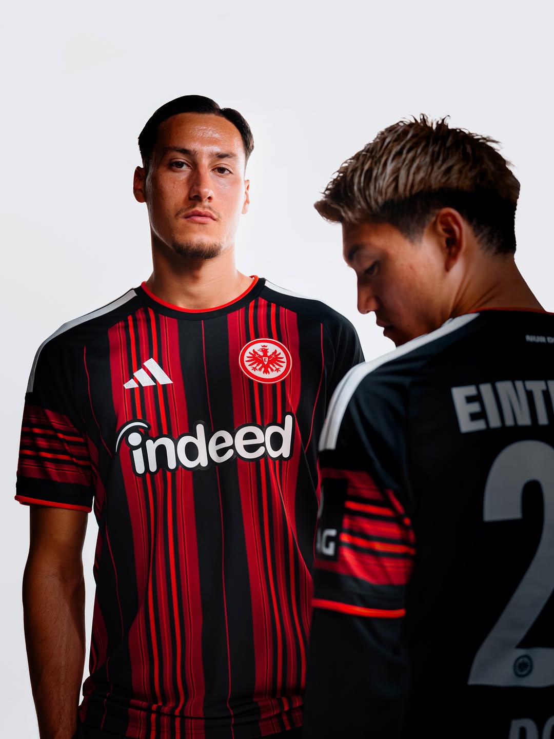 Maglia home Eintracht Frankfurt 2026-2027 con un twist moderno!